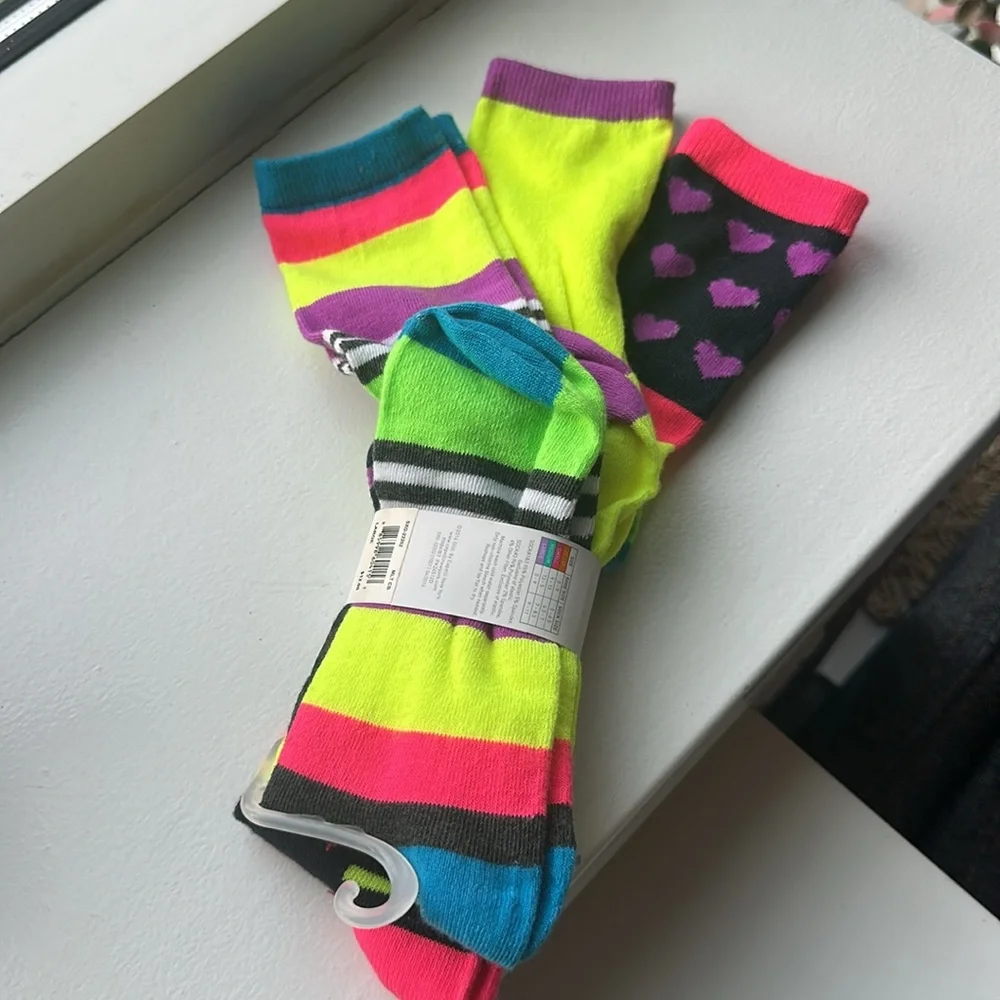 NWT Kids/Ladies Super Soft 3-pack socks Unicorn and bright colors size L